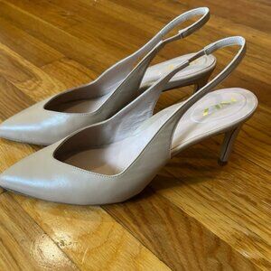 NEW NWOB WOMEN'S INEZ MIA SLINGBACK HEELS PUMPS SHOES SIZE 9.5 W ROOMY